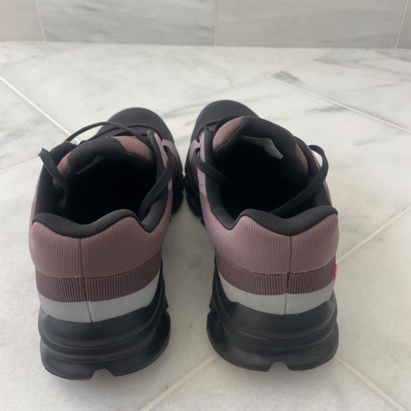 On cloud cloudrunner 7.5 - Picture 2 of 8